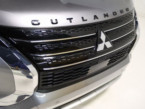 Used 2022 Mitsubishi Outlander SE image 24