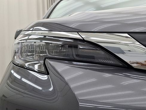 Used 2025 Toyota Sienna XLE w/ XLE Plus Package FWD image 37