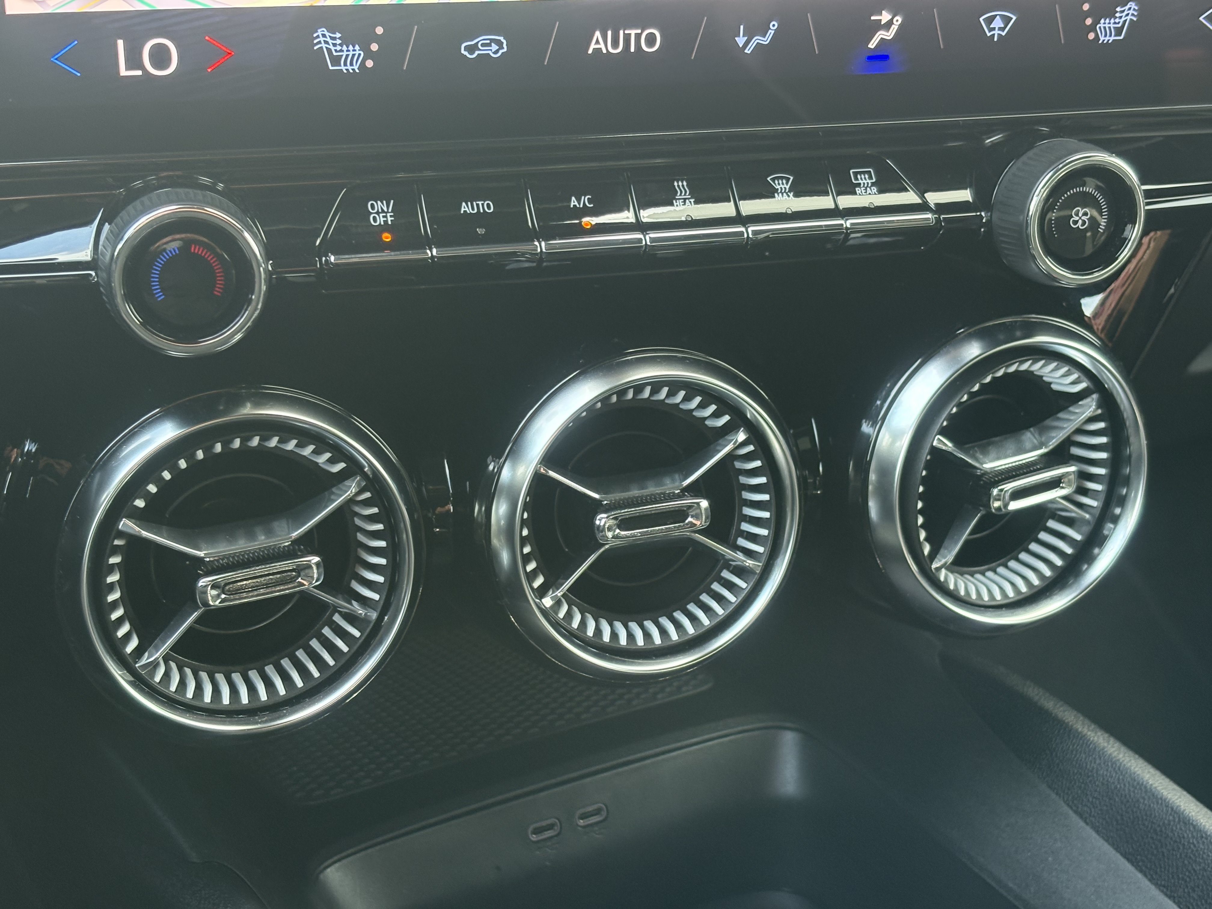 Used 2024 Chevrolet Blazer EV LT AWD/4WD image 23