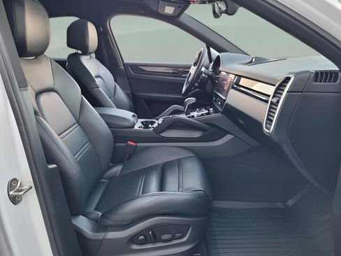 Used 2022 Porsche Cayenne E-Hybrid Coupe image 21