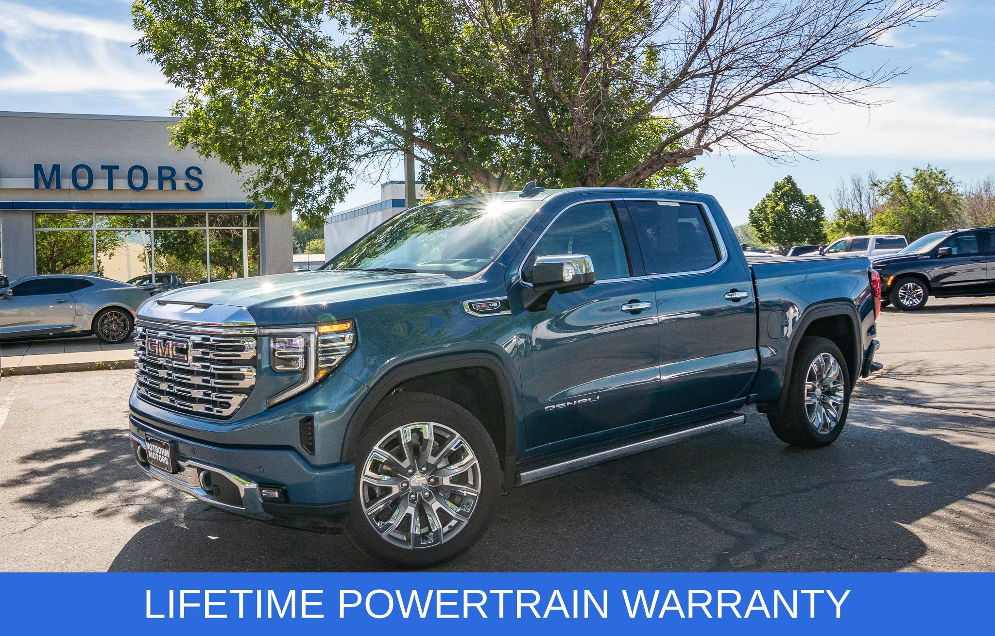 Used 2025 GMC Sierra 1500 Denali w/ Denali Reserve Package AWD/4WD image 3
