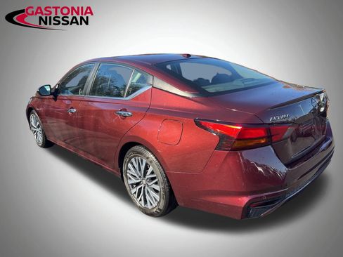 Used 2024 Nissan Altima 2.5 SV image 13