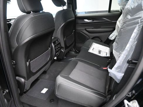 New 2025 Jeep Grand Cherokee Laredo X w/ Luxury Tech Group I image 18