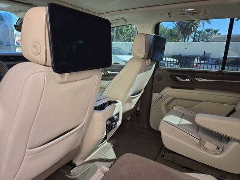 Used 2021 GMC Yukon Denali w/ Denali Premium Package image 10