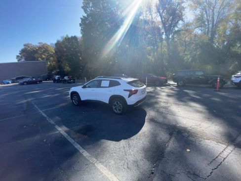 Used 2025 Chevrolet Trax LT image 16