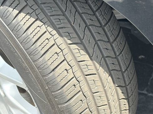 Used 2025 Chrysler Pacifica Select FWD image 34