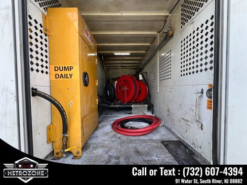 Used 2019 Freightliner Sprinter 3500 w/ Premium Package image 23