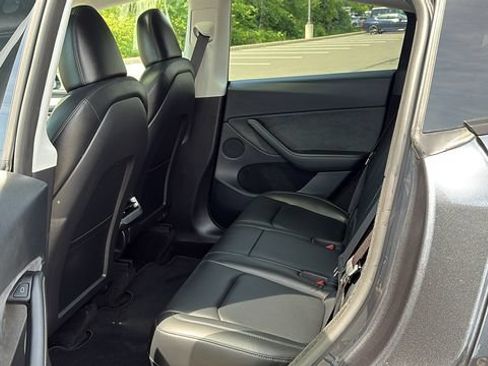 Used 2024 Tesla Model Y Long Range AWD/4WD image 19