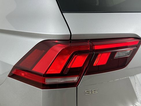 Used 2022 Volkswagen Tiguan SE image 12