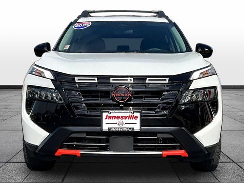Used 2025 Nissan Rogue SV AWD/4WD image 2