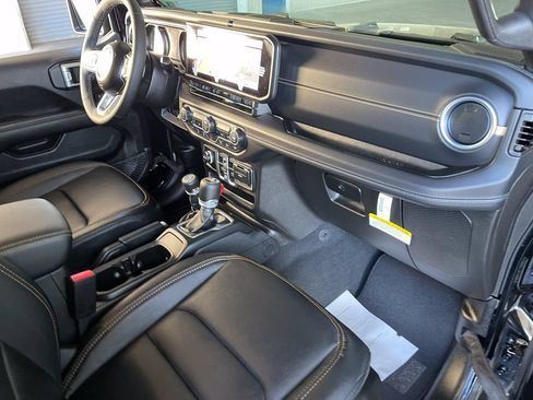 New 2026 Jeep Wrangler Unlimited Sahara AWD/4WD image 26