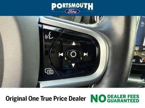 Used 2020 Volvo XC60 T5 Momentum w/ Protection Package image 17