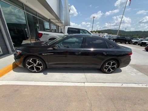 Used 2020 Volkswagen Passat 2.0T R-Line FWD image 2