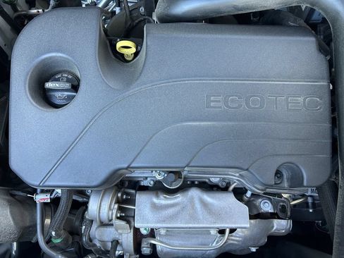 Used 2023 Chevrolet Equinox LT FWD image 16