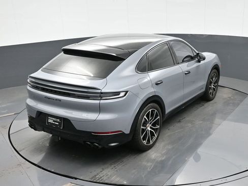 Certified 2025 Porsche Cayenne GTS AWD/4WD image 30