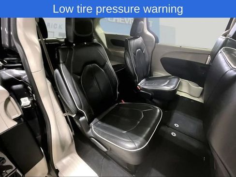 Used 2023 Chrysler Pacifica Limited image 24