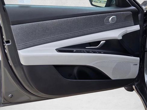 Used 2025 Hyundai Elantra Limited FWD image 10