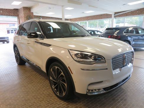 Used 2020 Lincoln Aviator Reserve w/ Equipment Group 202A image 3