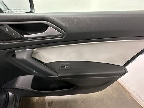 Used 2020 Volkswagen Tiguan SEL image 24