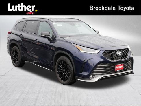 Certified 2025 Toyota Highlander XSE AWD/4WD image 1