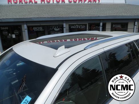 Used 2023 Cadillac Escalade Premium Luxury AWD/4WD image 13