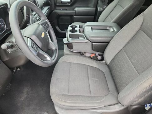 Used 2022 Chevrolet Silverado 2500 Custom w/ Custom Value Package AWD/4WD image 9