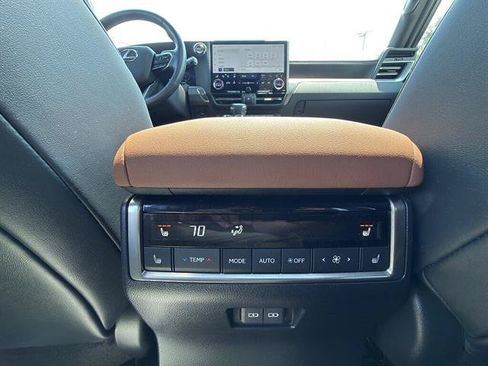 Used 2024 Lexus GX 550 w/ Accessory Package (Z1) AWD/4WD image 13