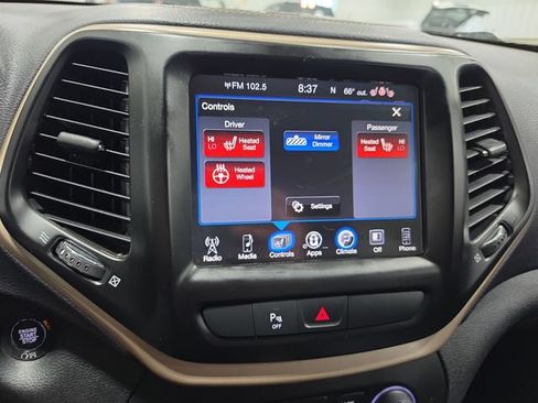 Used 2018 Jeep Cherokee Limited AWD/4WD image 10