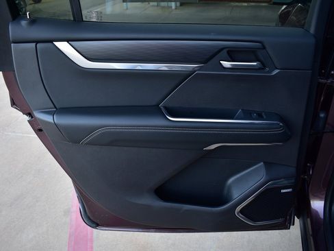 Used 2025 GMC Acadia Elevation image 18