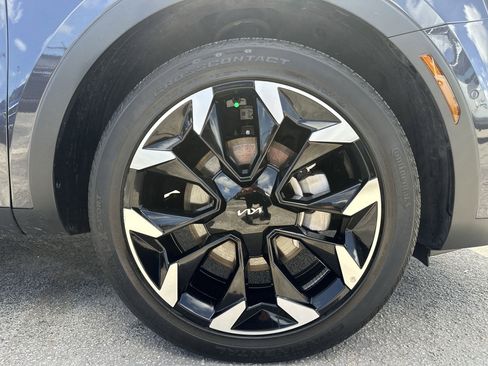 Certified 2025 Kia Sorento SX FWD image 19