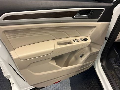 Certified 2023 Volkswagen Atlas SE FWD image 8