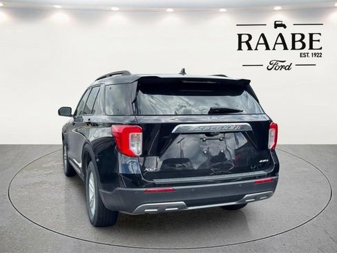 Used 2023 Ford Explorer XLT w/ Equipment Group 202A AWD/4WD image 17