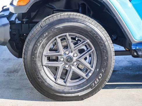 New 2025 Jeep Gladiator Sport image 11