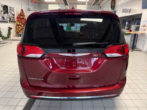 Used 2018 Chrysler Pacifica Touring-L Plus w/ Advanced Safetytec Group image 4