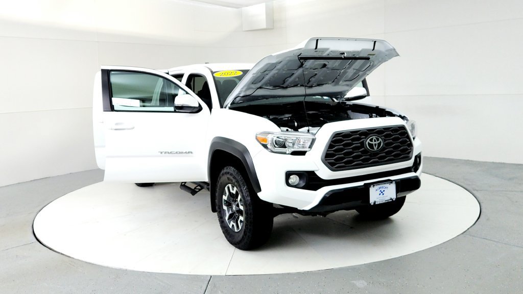 Certified 2022 Toyota Tacoma TRD Off-Road w/ Technology Package AWD/4WD image 9