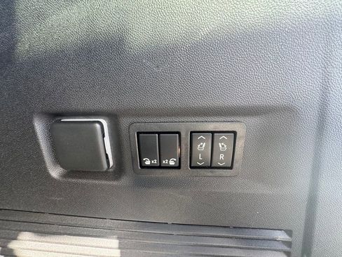 Used 2022 Chevrolet Suburban High Country image 62