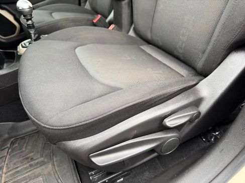 Used 2015 Jeep Renegade Latitude w/ Cold Weather Group II AWD/4WD image 17