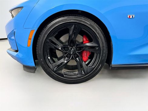 Used 2023 Chevrolet Camaro LT RWD image 11