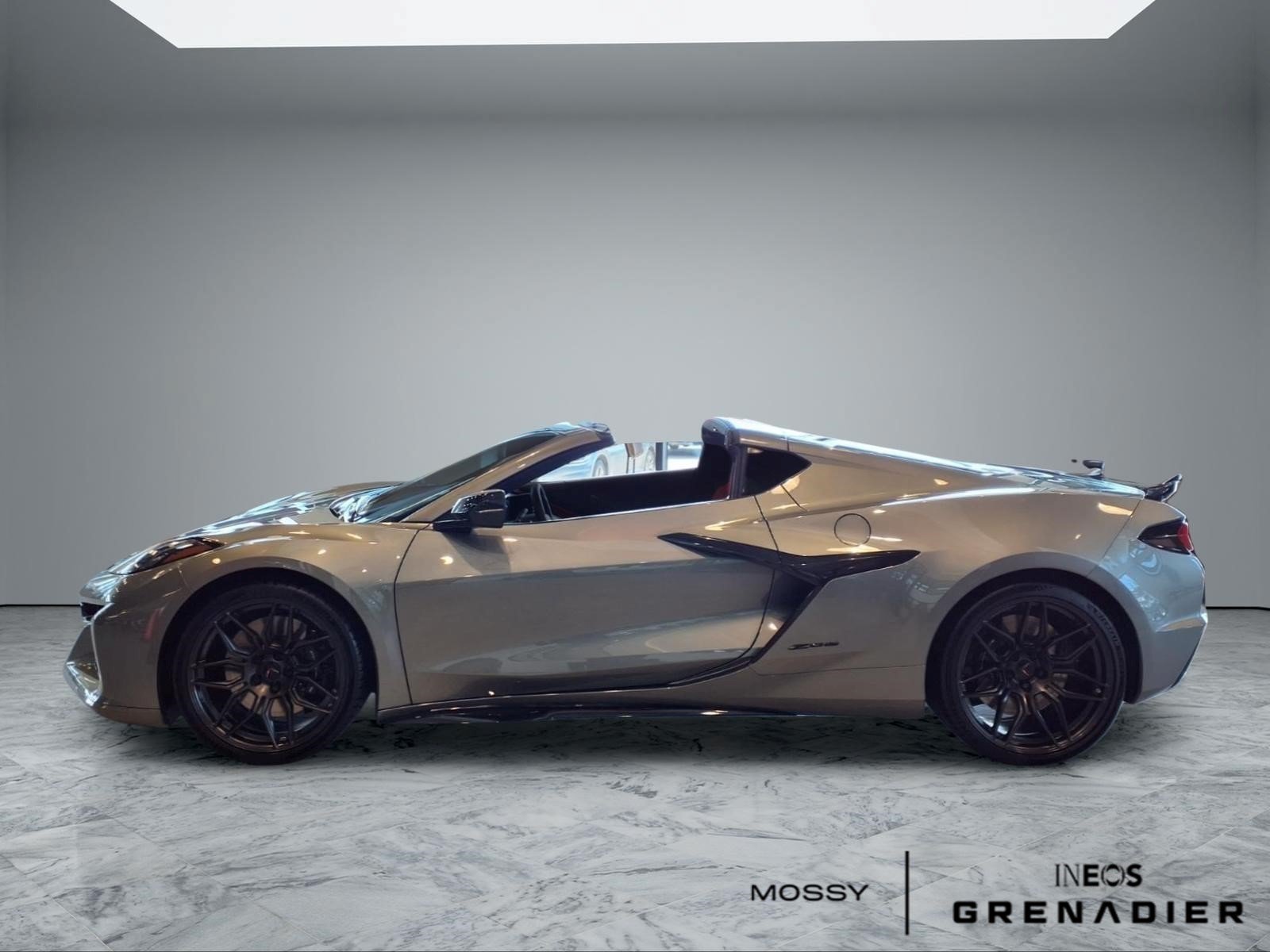 Used 2023 Chevrolet Corvette Z06 w/ Stealth Interior Trim Package RWD image 5
