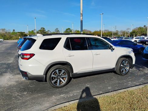 Used 2023 Honda Pilot Touring image 4