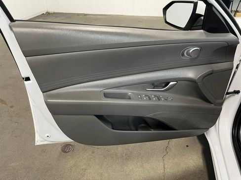 Used 2024 Hyundai Elantra SEL FWD image 25