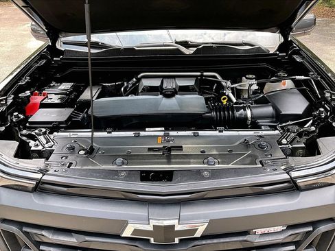 Used 2025 Chevrolet Colorado Trail Boss AWD/4WD image 30
