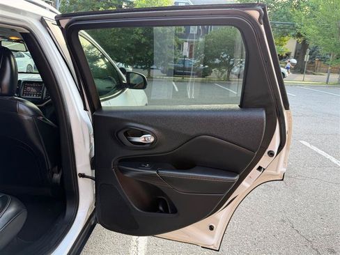 Used 2016 Jeep Cherokee Limited FWD image 25