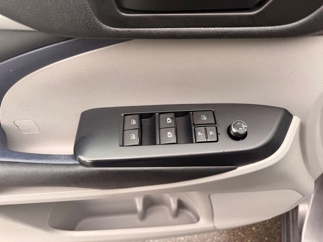 Used 2016 Toyota Highlander Plus FWD image 4