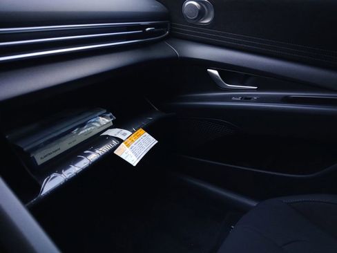 New 2026 Hyundai Elantra Hybrid FWD image 22