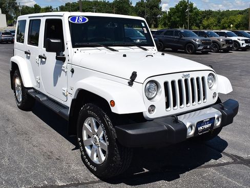 Used 2018 Jeep Wrangler Unlimited Sahara w/ Max Tow Package AWD/4WD image 9