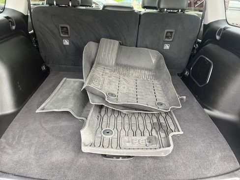 Used 2023 Jeep Grand Cherokee 4WD 4xe image 38