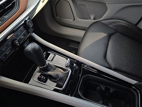 Used 2024 Jeep Compass Limited image 20