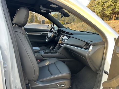 Used 2025 Cadillac XT6 Luxury image 37