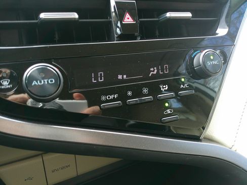 Used 2023 Toyota Camry LE image 27